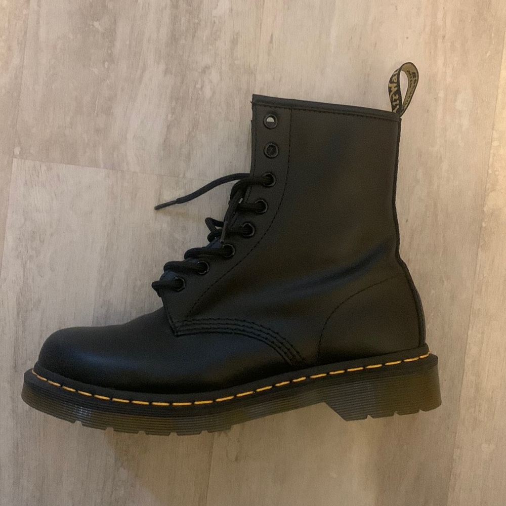 14060 Doc Martens boots